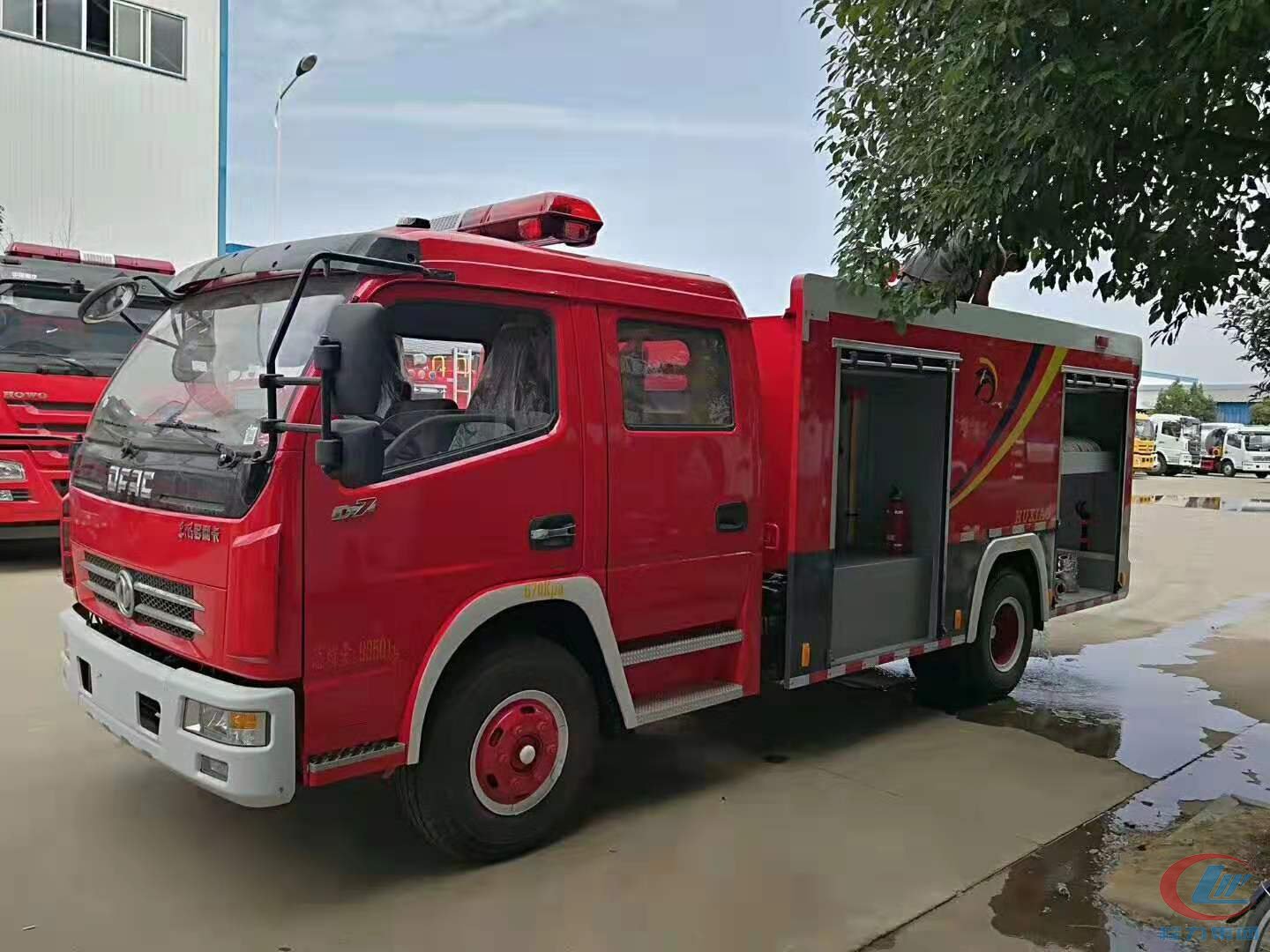 程力東風(fēng)水罐消防車(chē)側(cè)面圖