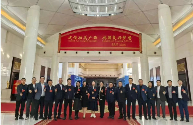 全國(guó)工商聯(lián)執(zhí)委委員、程力汽車(chē)集團(tuán)董事長(zhǎng)程阿羅受邀參加大會(huì)